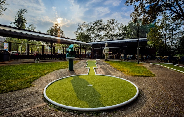 2 tickets voor een uitdagend potje midgetgolfen bij Midget Golfbaan Parkhaven in Rotterdam!